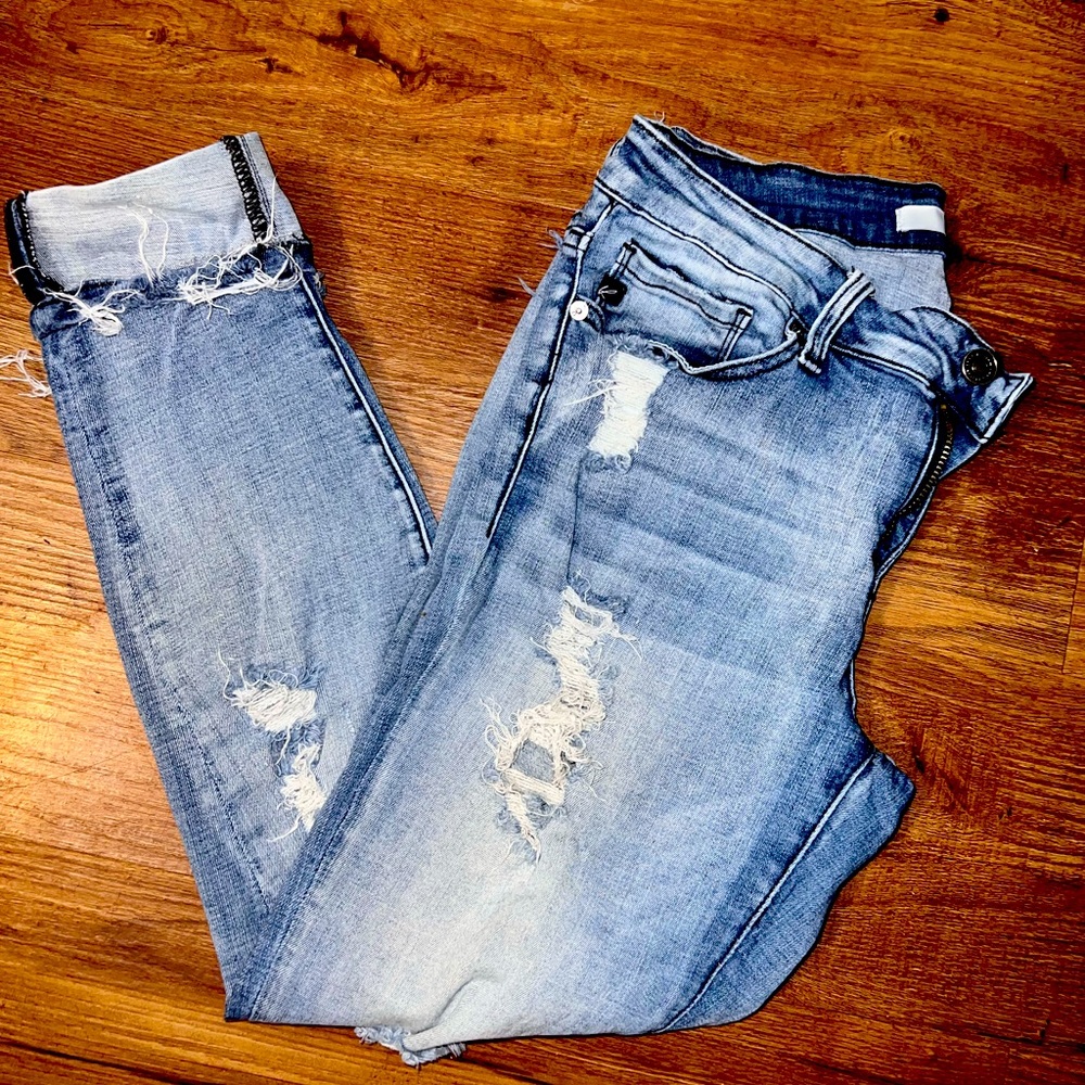 KanCan distressed ankle cut jeans 👖